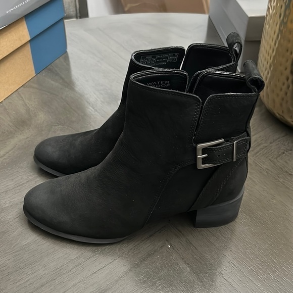 Vionic Women's Sienna Boots - Picture 5 of 11